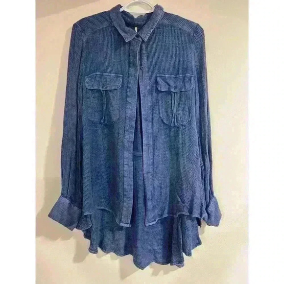 Free people Tops - Free people size M blue waffle button up in great pre owned condition